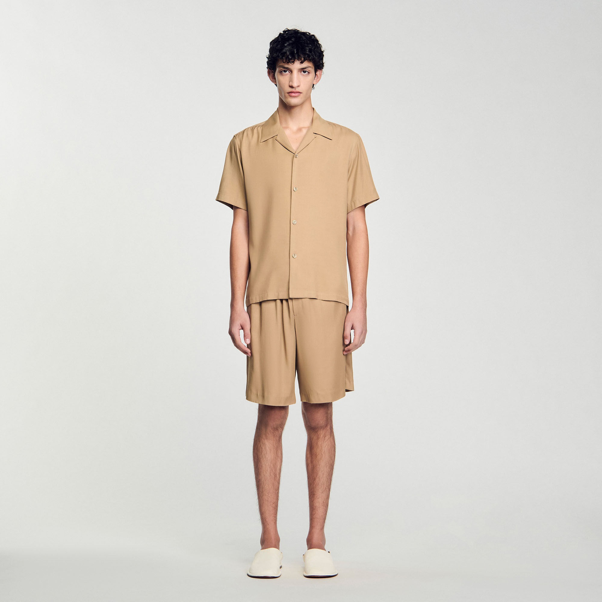 Chemise à col requin