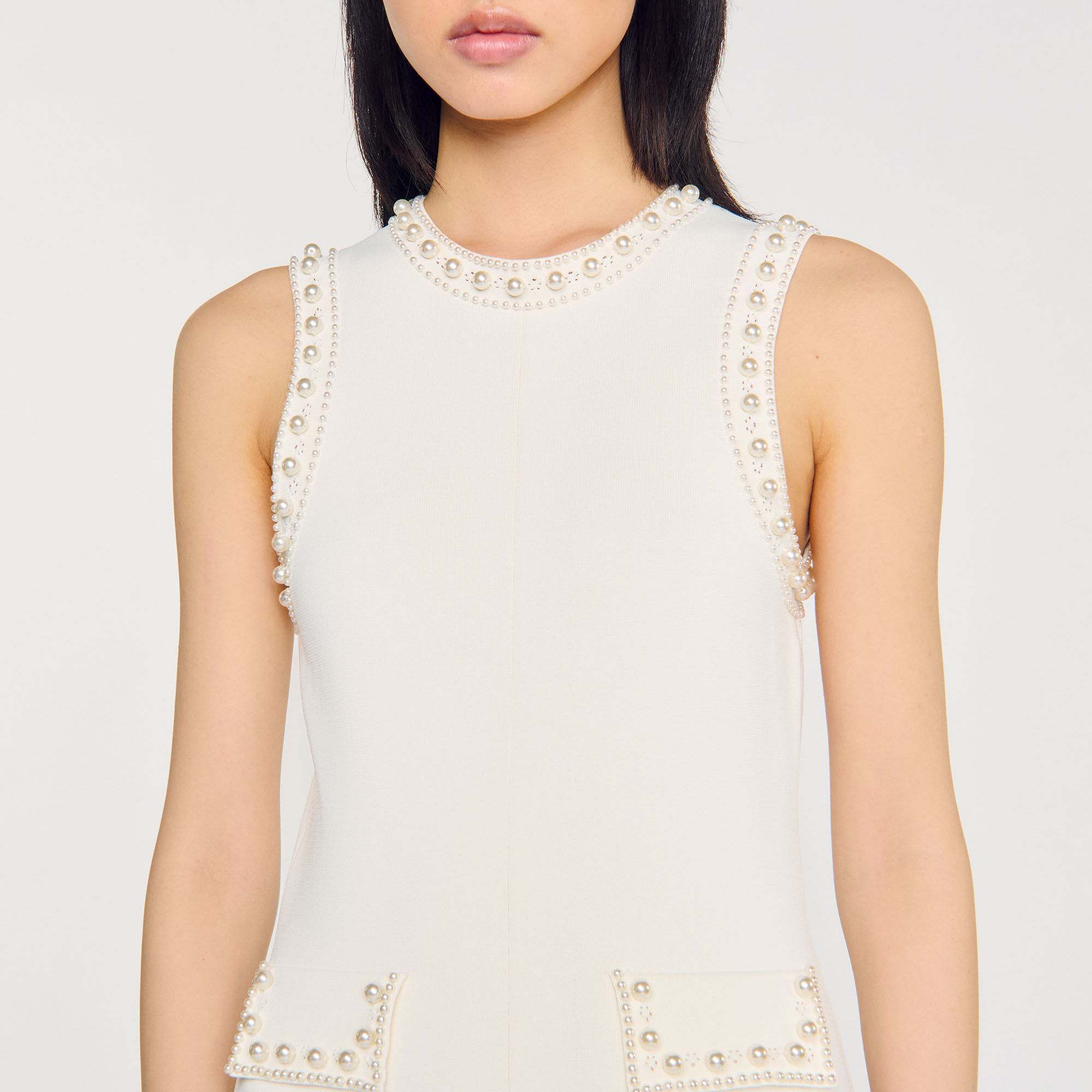 Langes Strickkleid mit Perlen