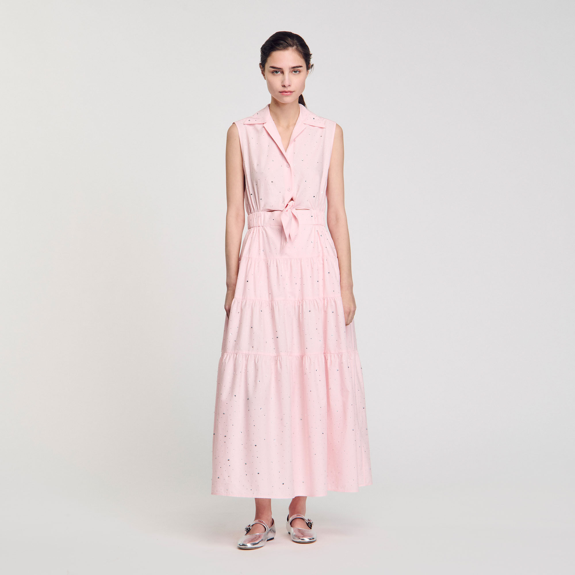 Langes Kleid mit Strass-Verzierung