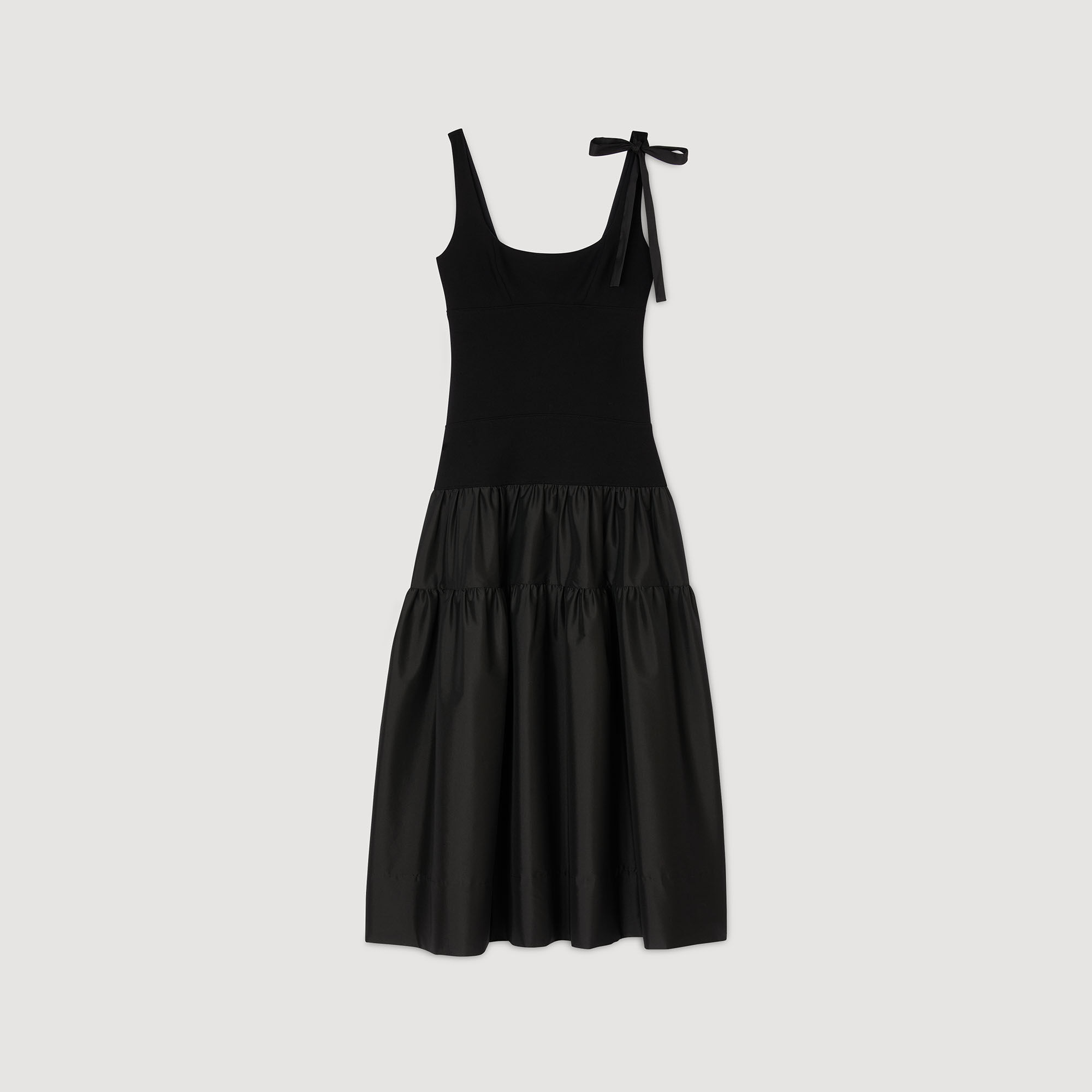 Langes Kleid aus Materialmix