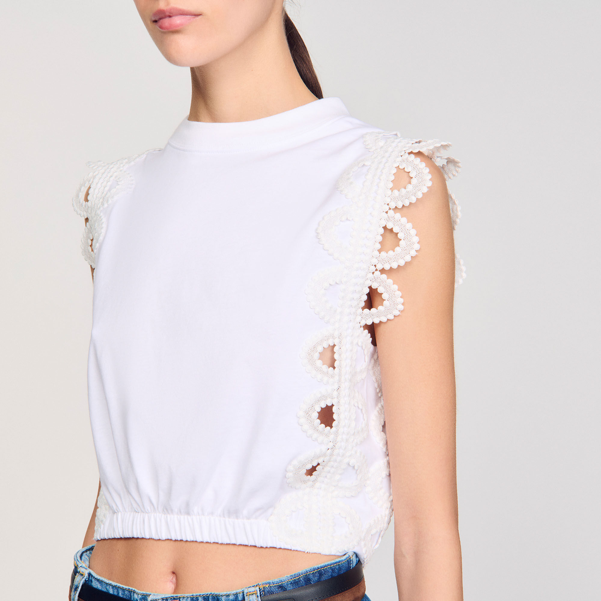 Cropped T-shirt with lace detail