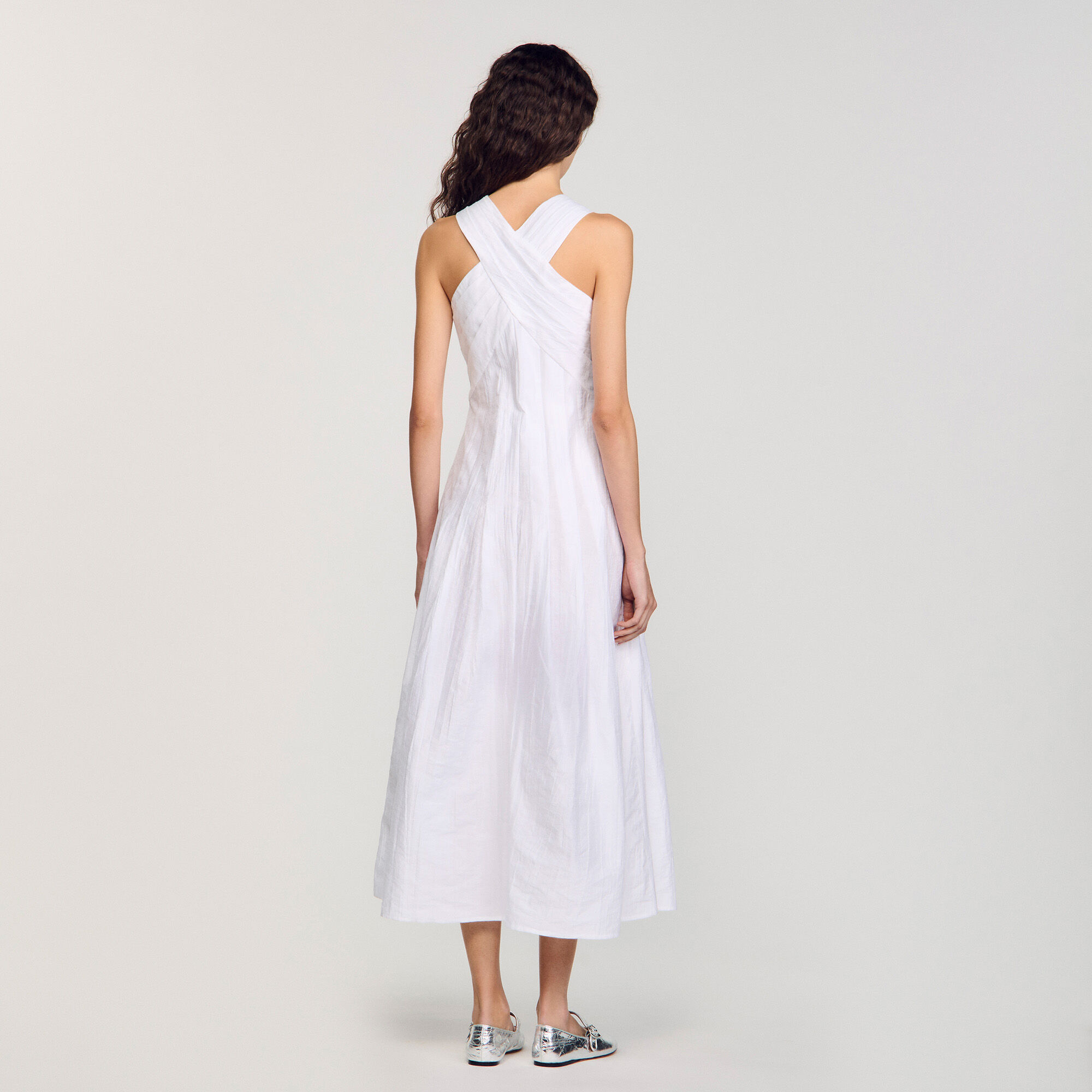 Langes und überkreuztes Kleid