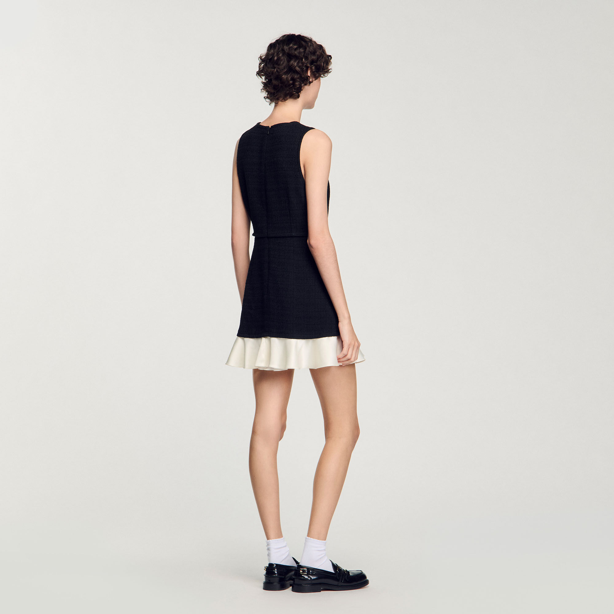 Kurzes Kleid aus zweifarbigem Tweed