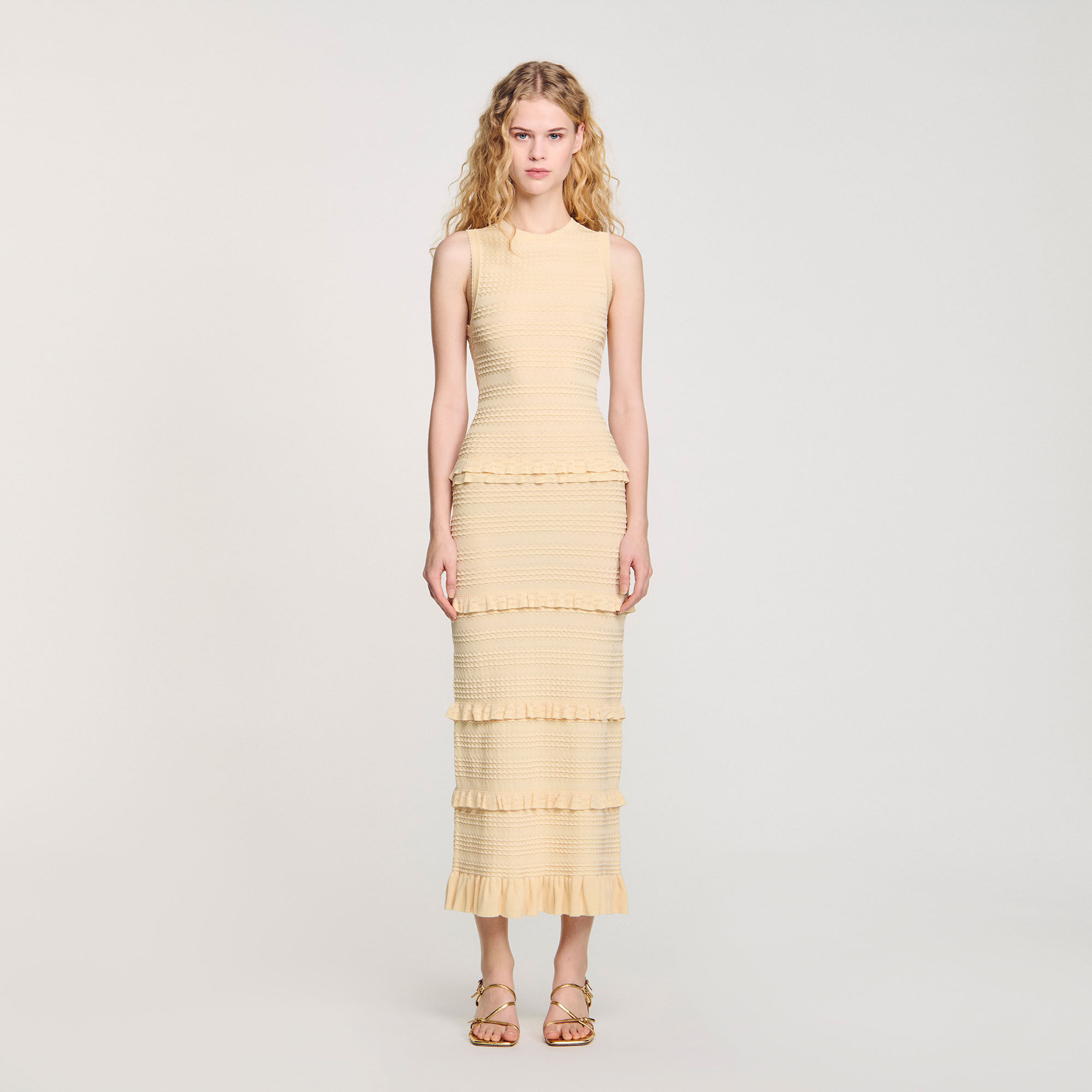 Robe longue en maille à volants