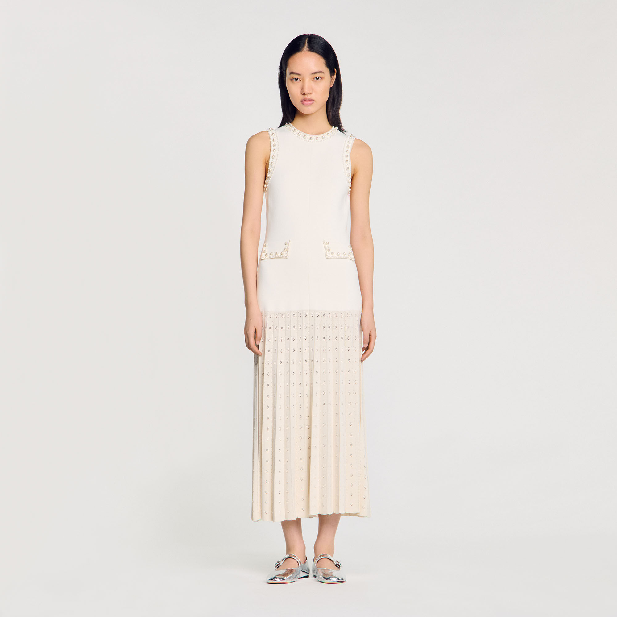 Langes Strickkleid mit Perlen