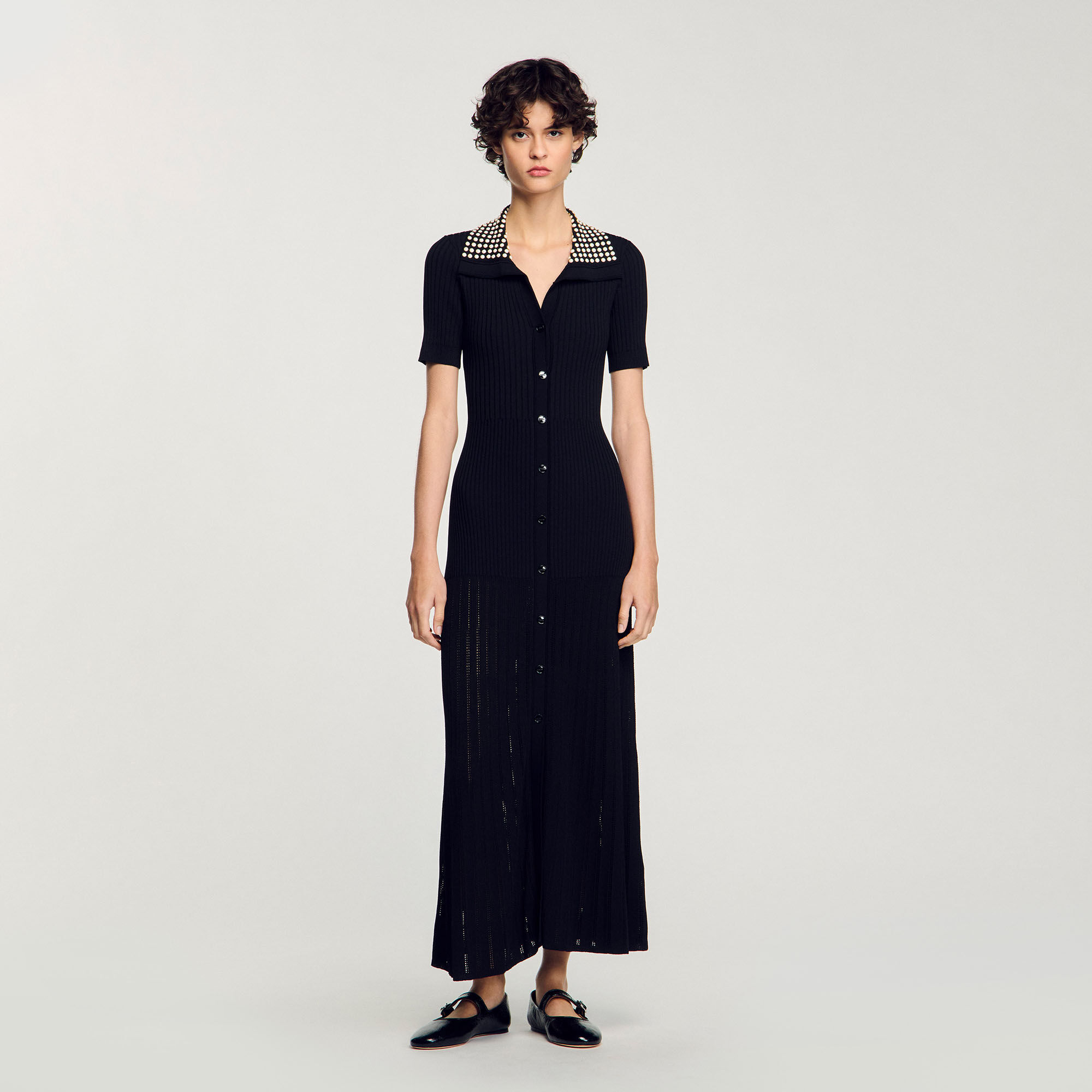 Langes Strickkleid mit Nieten