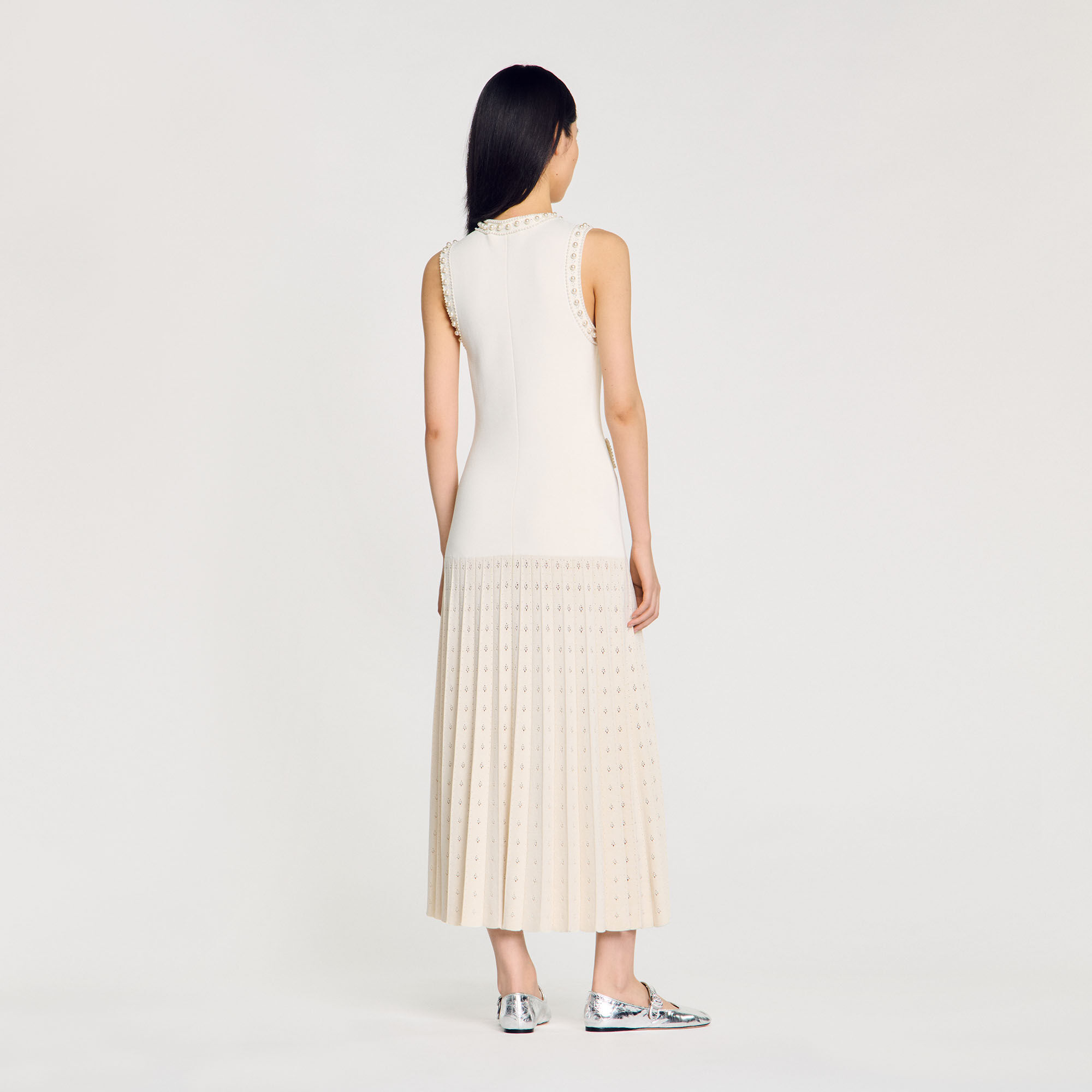 Langes Strickkleid mit Perlen