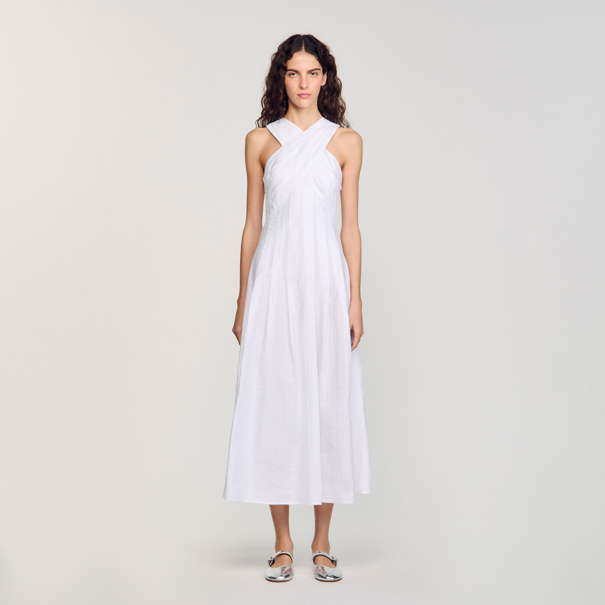 Langes und überkreuztes Kleid