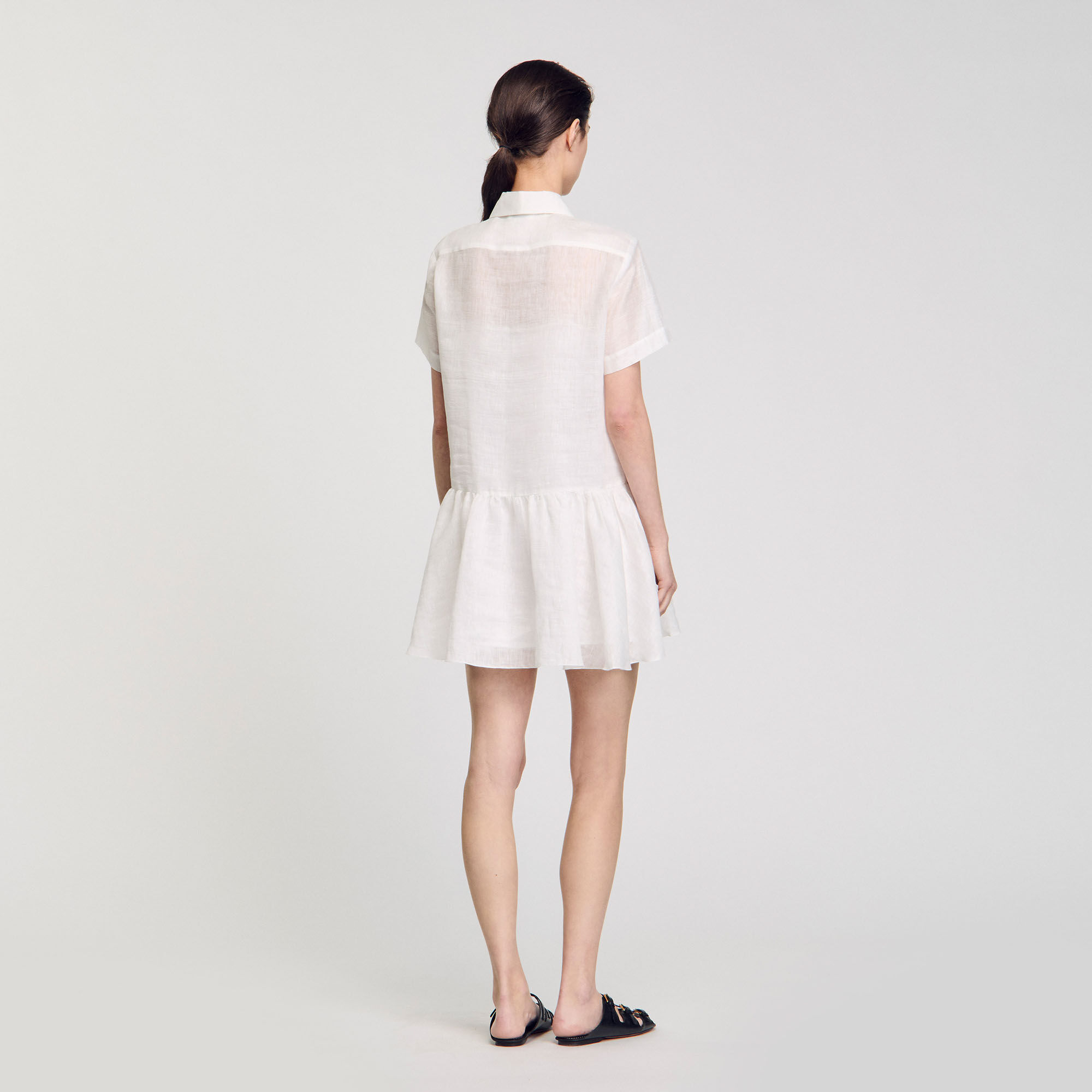 Kurzes Kleid mit Spitzendetails
