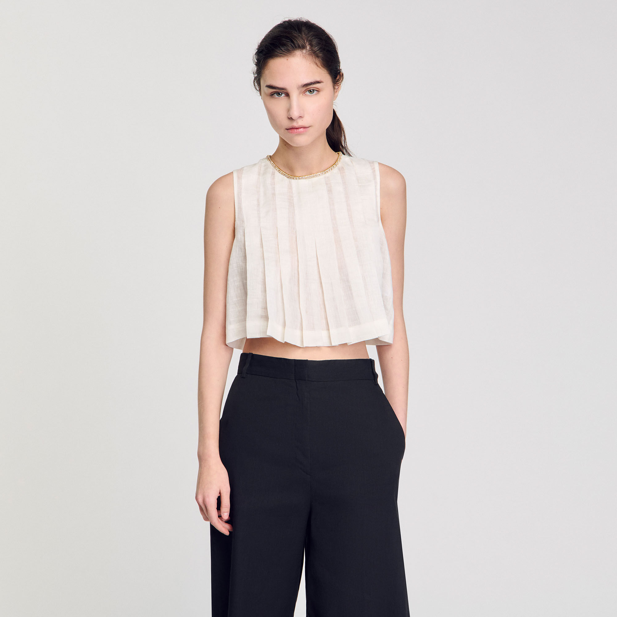 Plisseetop mit Kragen und Strass