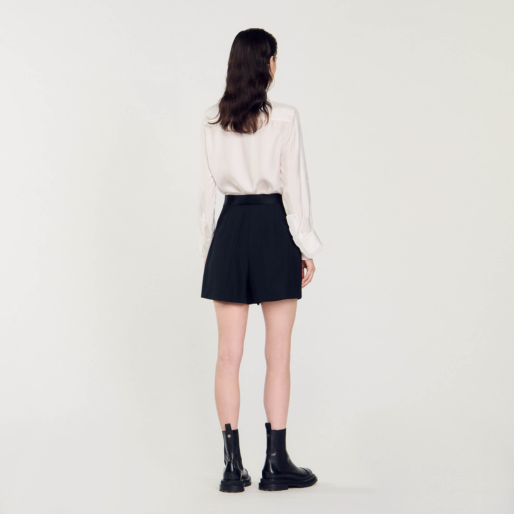 High-waisted shorts with buttons