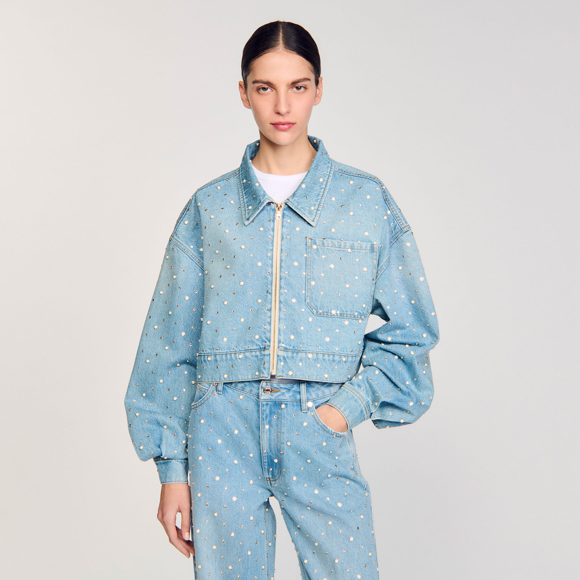 Blouson en jean strassé et perlé