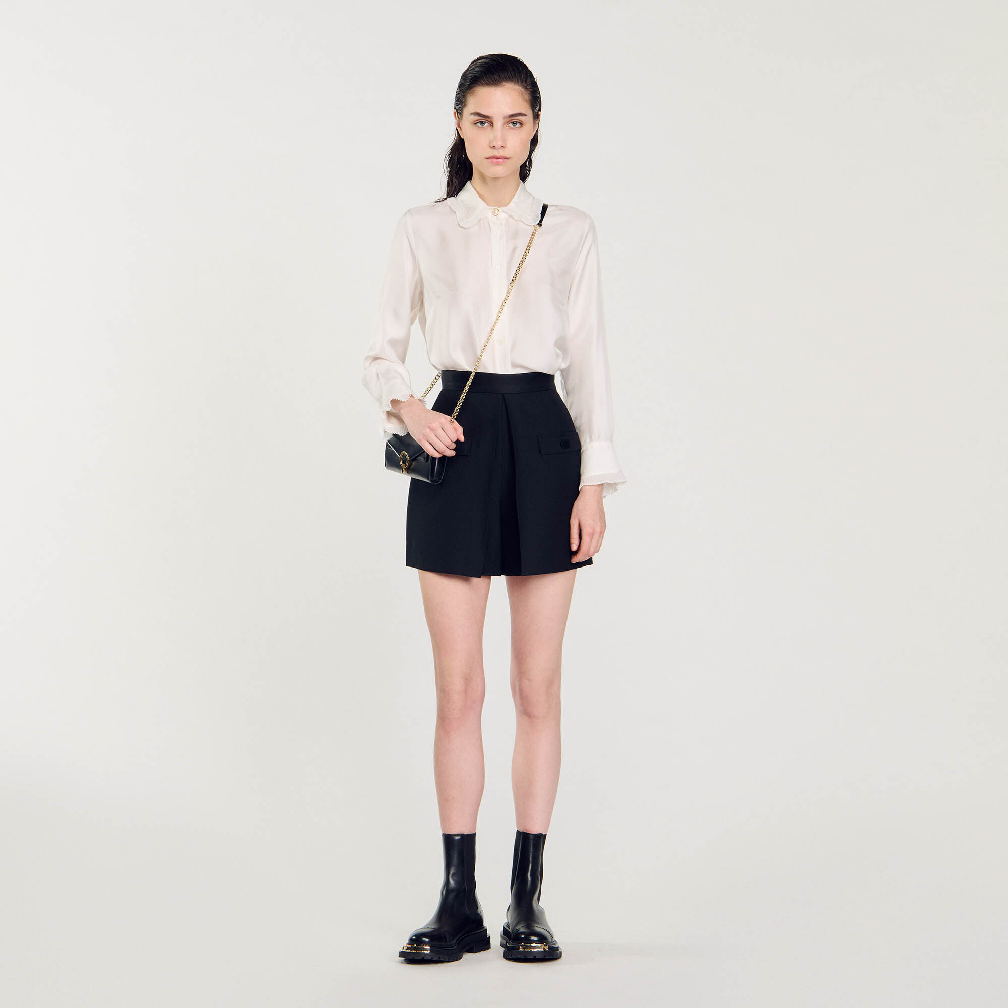 High-waisted shorts with buttons