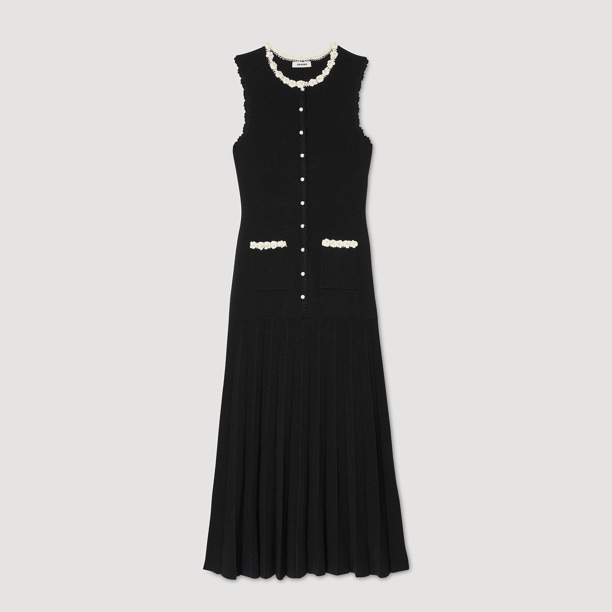 Langes Kleid mit Häkeldetails