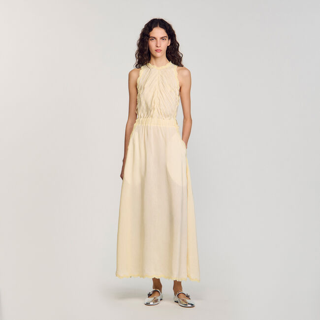 Langes Kleid mit Spitzendetails