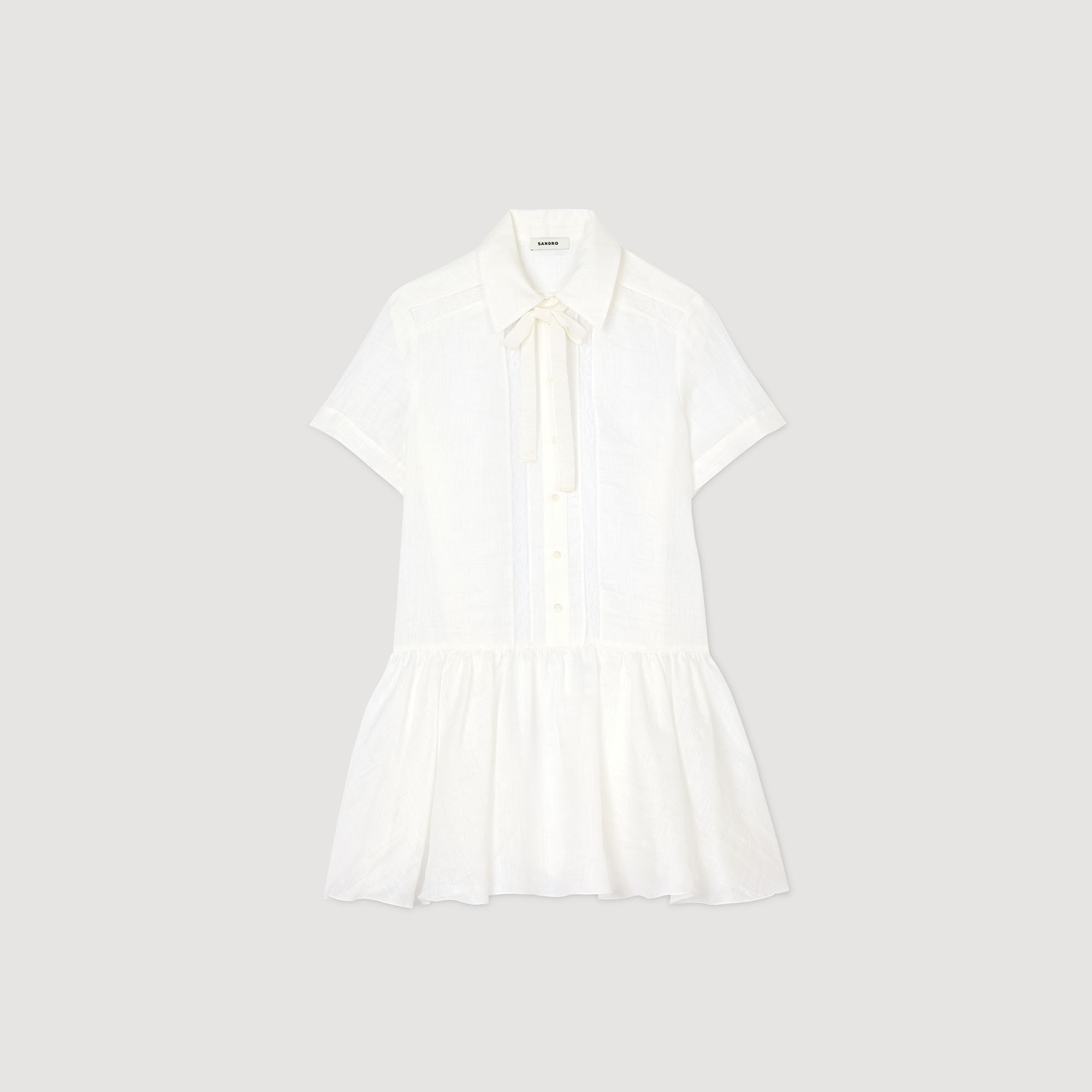 Kurzes Kleid mit Spitzendetails