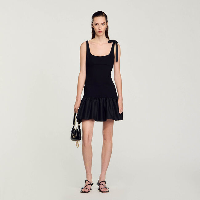 Kurzes Kleid aus Materialmix