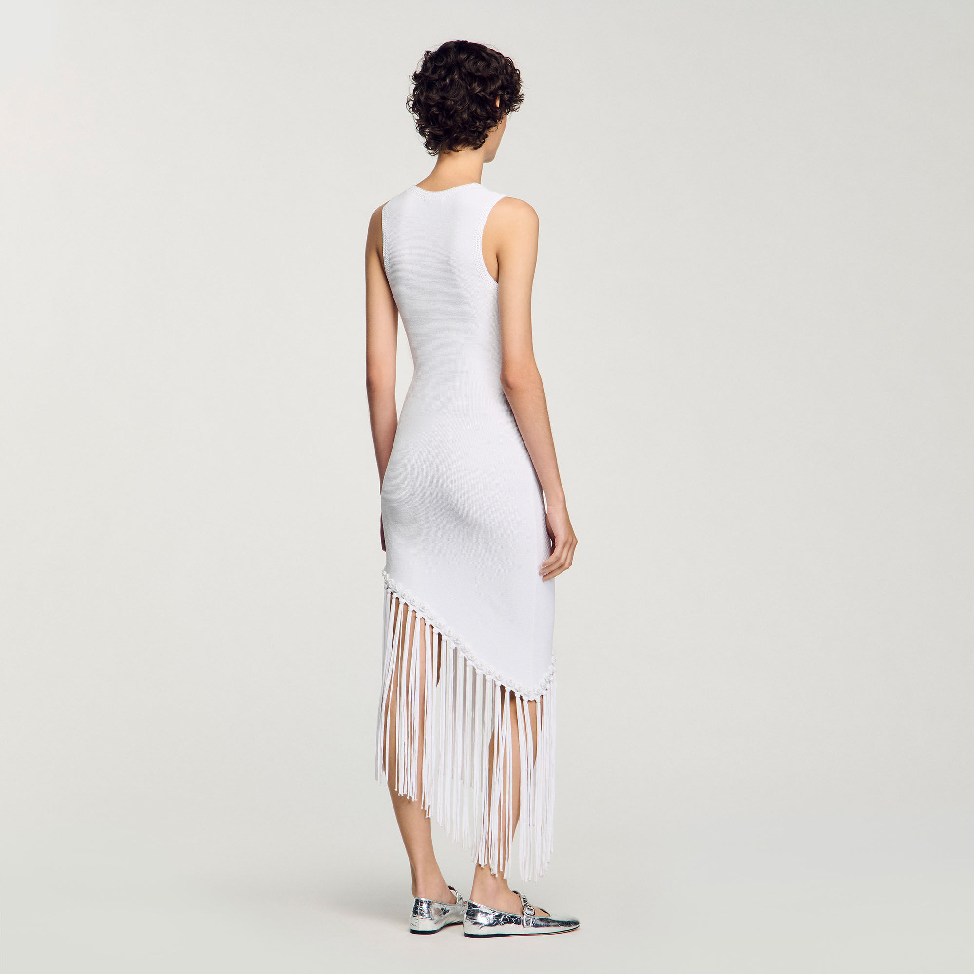 Langes Kleid mit Häkeldetails